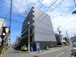 【外観】 | 総戸数３４戸、平成２９年３月築、管理人は日勤勤務につき管理体制良好です♪
