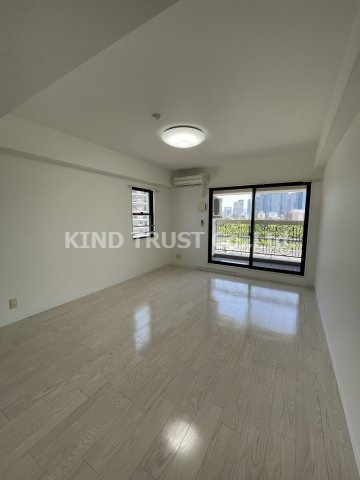 クリスタルブライト天満橋リバーサイドの居間・リビング