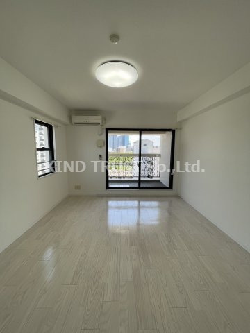 クリスタルブライト天満橋リバーサイドの居間・リビング