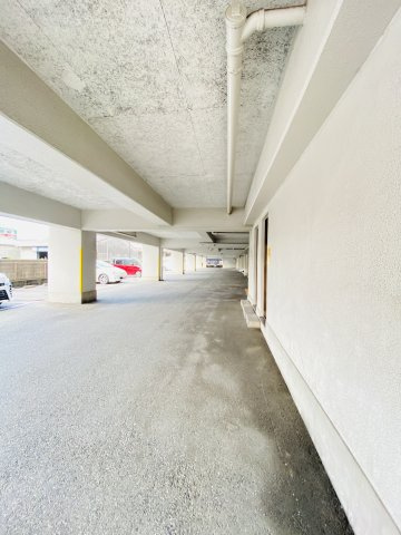 ロフティ箱崎201の駐車場