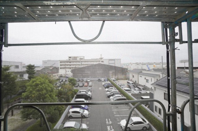 【展望】 | ロイヤルクリスタル光南 | 【眺望】
大規模修繕中なのもそうですが、この日は生憎の曇り空。
晴れていれば、広島湾の海も見えそうな感じがいたしますが、
次回晴れた日を狙って写真を撮り直してきます！