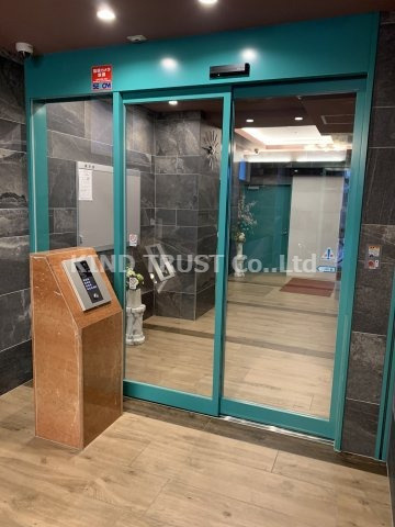 ジュームナンモリのエントランス|建物の内部です