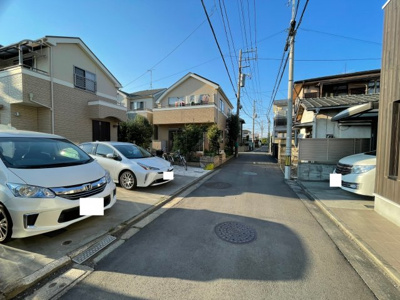 【駐車場】 | 府中市天神町一丁目戸建 | 車好きのパパにはうれしい広さのヵースペース、休日には自慢の愛車を思う存分メンテナンス。