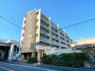 【外観】 | 小田急線・南武線「登戸」駅まで徒歩5分の好立地♪エレベーター付き6階建てマンションです☆2沿線利用可能で通勤通学にも便利◎