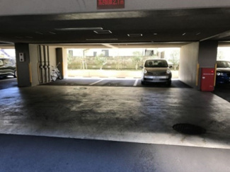 【駐車場】 | いつでも目の届く敷地内に駐車場があります♪荷物がかさばりがちなお買物にも、敷地内駐車場があると便利ですよね☆屋内なので、雨の時の乗り降りもらくらく♪