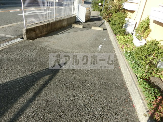 メゾンジュネスの駐車場|メゾンジュネス（柏原市法善寺）　駐車場