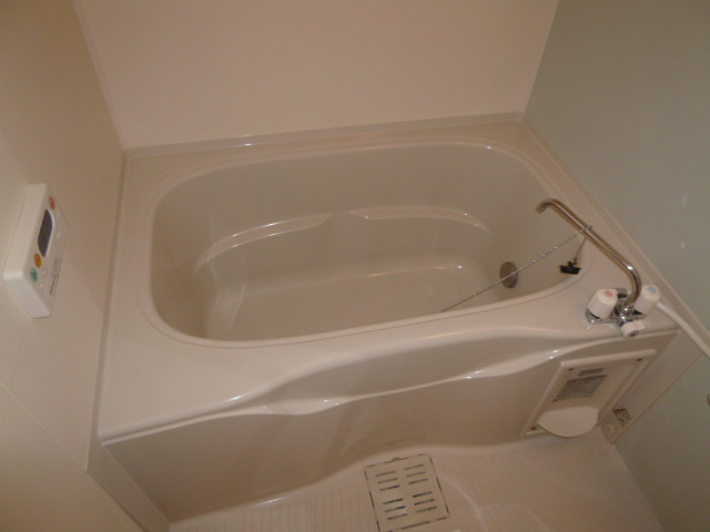 レトワールＢの浴室|追い焚きバス