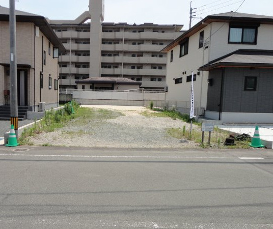健軍4丁目売り土地の前面道路含む現地写真|北側（道路正面）からの外観です