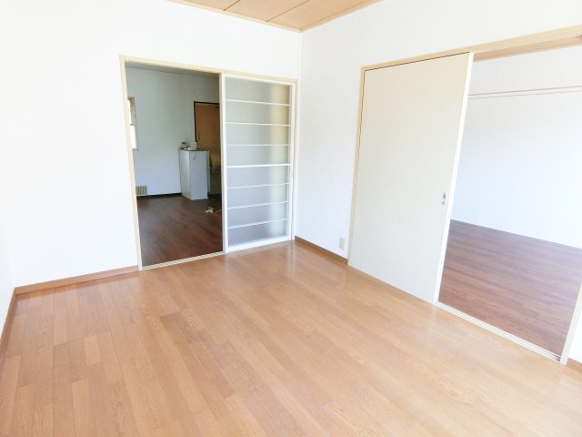 サニーハイム小高の居間・リビング