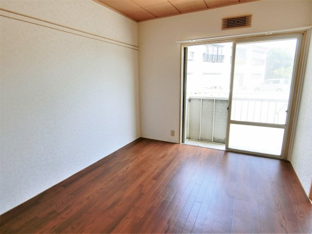 サニーハイム小高の洋室