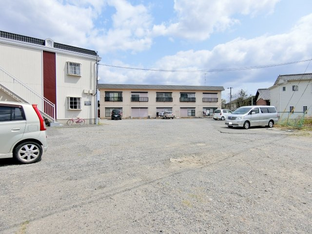 サニーハイム小高の駐車場