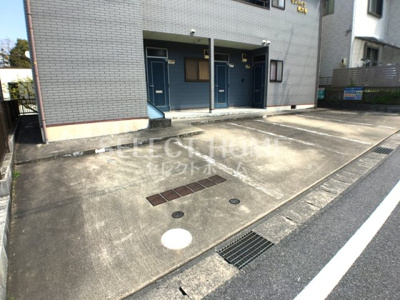 【駐車場】 | サンハイツ明大寺 | 車をお持ちの方に嬉しい駐車場付きの物件です