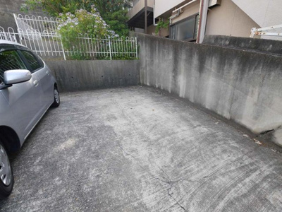 【駐車場】 | 千鳥が丘ハイツ | カースペースがあります