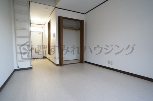 ハイツコメットの寝室|参考、同建物・反転間取りの号室