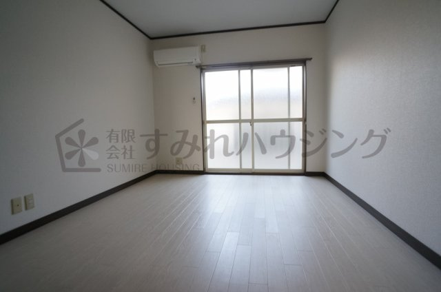 ハイツコメットの居間・リビング|参考、同建物・反転間取りの号室