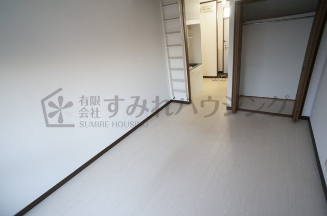 ハイツコメットの居間・リビング|参考、同建物・反転間取りの号室