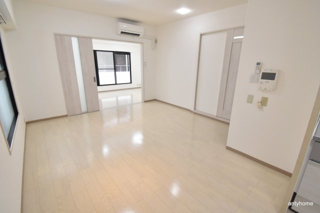 ヒルズ扇町　仲介手数料無料の居間・リビング