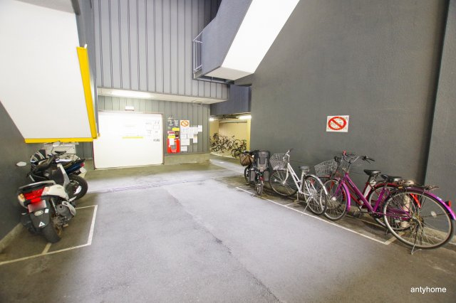 URBAN FLATS江坂　仲介手数料無料の駐車場