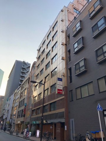 友野本社ビルの外観