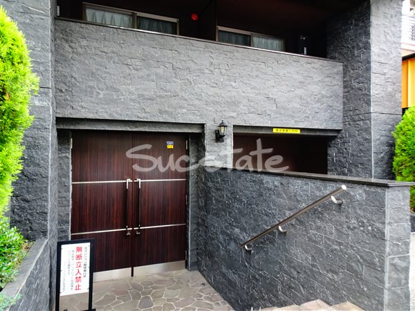 フェニックス渋谷本町のエントランス