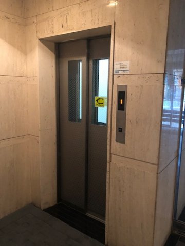 四谷マンションのロビー