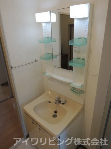 ファミールアビタシオンの独立洗面台|独立洗面台付き【ファミールアビタシオン】