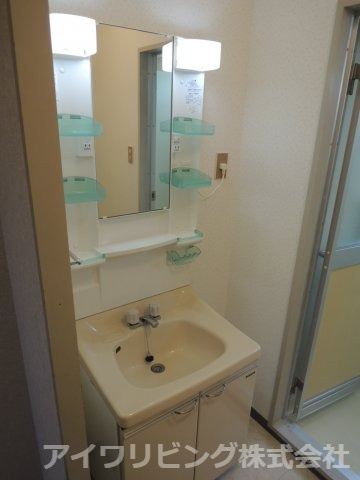 ファミールアビタシオンの独立洗面台|【ファミールアビタシオン】