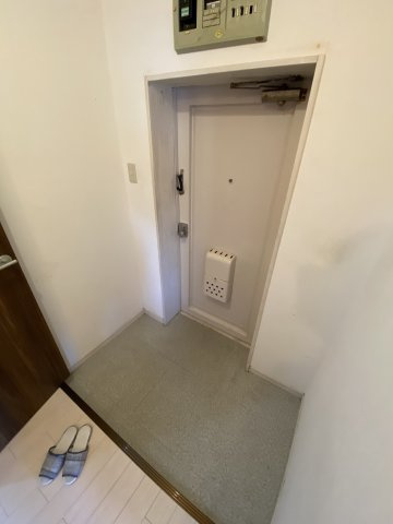 第一都成ハイツの玄関