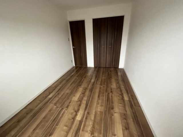 第一都成ハイツの洋室