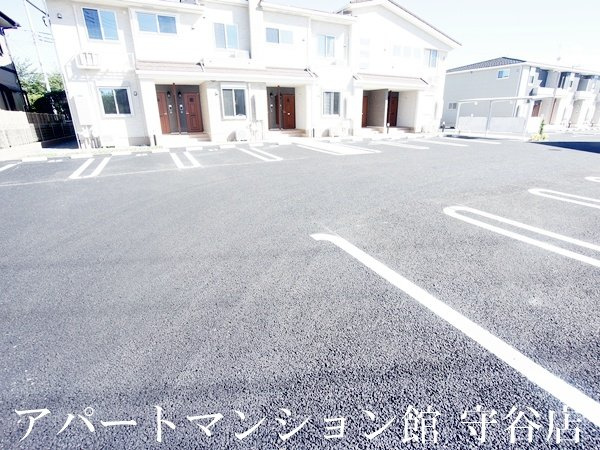 スウィーティーベルBの駐車場