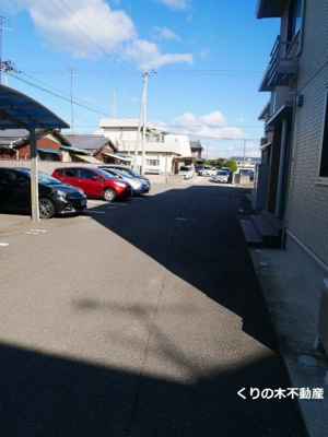 【駐車場】 | トワ・ヴェール　B棟 | 駐車場に車を止められます