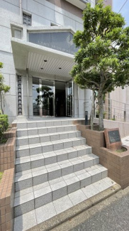 【エントランス】 | 優美な雰囲気な佇まいを醸し出し、お住まいの方を心地よくお迎えます♪