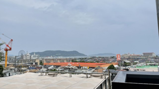 【展望】 | 前面棟が無いので玄関前廊下からはシーサイドビューが望めます♪