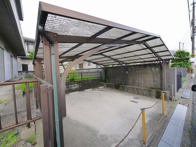 小南町戸建の駐車場