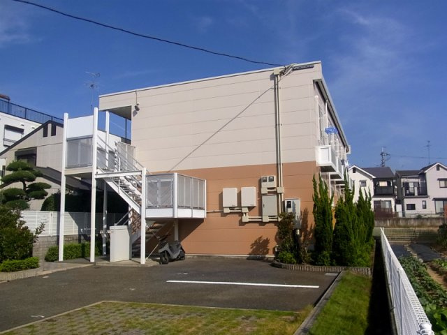 レオパレスレイクさやまの外観