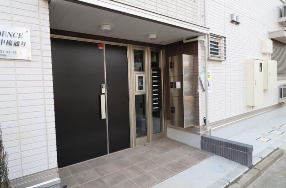 D-RESIDENCE府中桜通りのエントランス