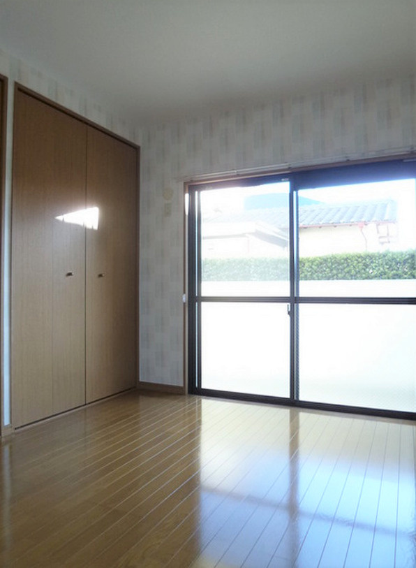 ファミール合川3番館の内装|明るい室内です