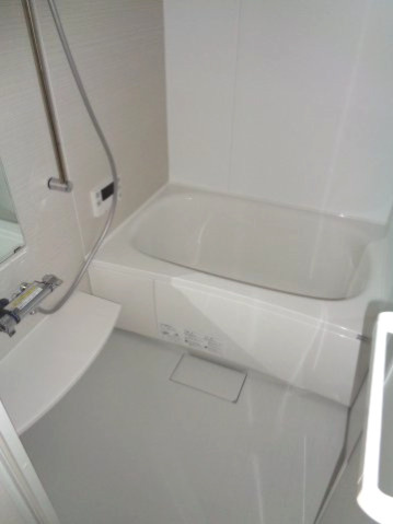 ラ・エスコルテの浴室|広々とした綺麗なお風呂です！