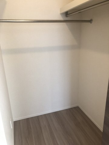 ラ・エスコルテの収納|広めのウォークインクローゼットが有りますので、たっぷり収納できますよ～！！