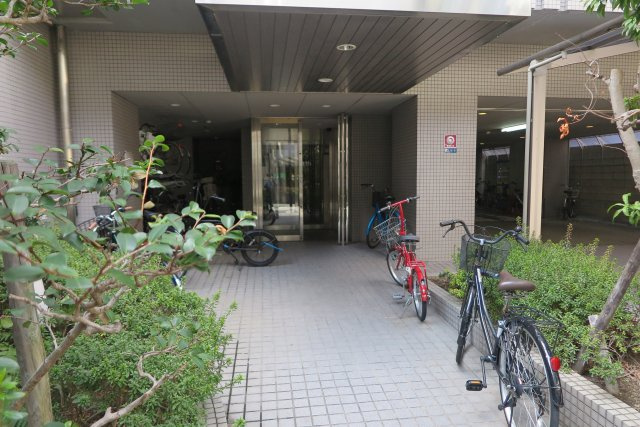 プラトー東心斎橋のエントランス