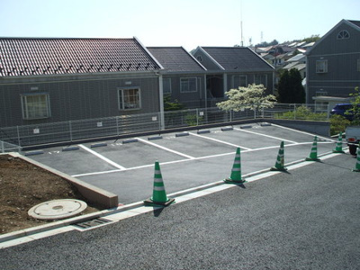 【駐車場】 | WINDMILL D/ウィンドミル | いつでも目の届く敷地内に駐車場があります♪お車をお持ちのファミリーさんにオススメです☆