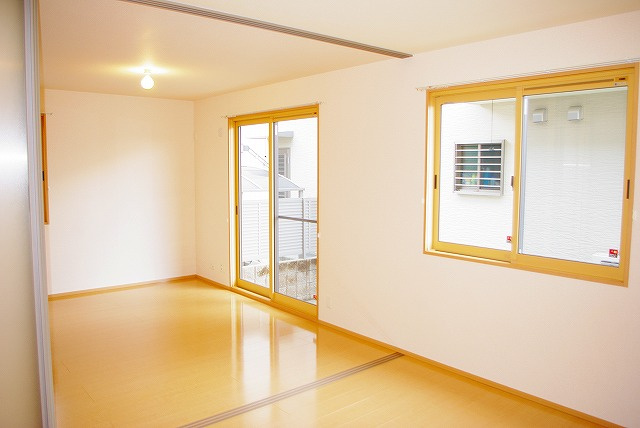 ヴィルヌーブ　Ａ棟（新町）の洋室|落ち着いた色調の洋室です