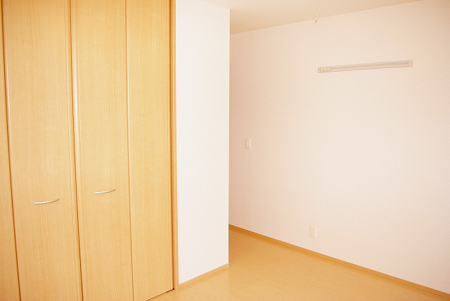 ヴィルヌーブ　Ａ棟（新町）の洋室|落ち着いた色調の洋室です