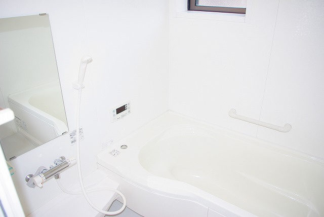 ヴィルヌーブ　Ａ棟（新町）の浴室|お風呂で日々の疲れを落としましょう