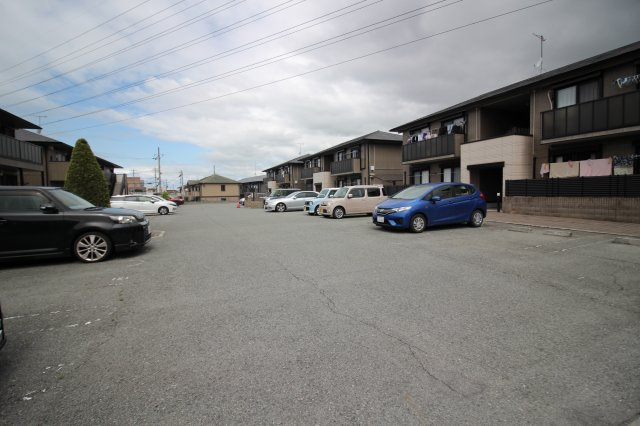 プランドールMITANIの駐車場