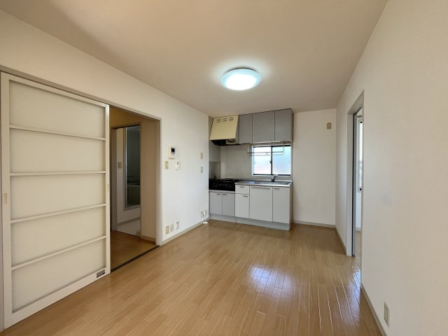 ヴィ・ラフィネ旗ヶ崎2号館の洋室