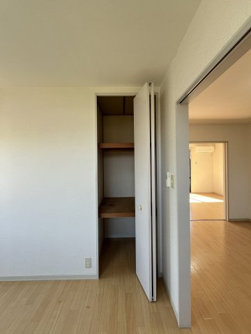 ヴィ・ラフィネ旗ヶ崎2号館の収納