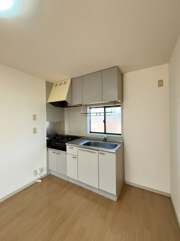 ヴィ・ラフィネ旗ヶ崎2号館のキッチン