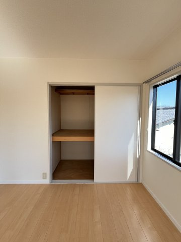 ヴィ・ラフィネ旗ヶ崎2号館の収納