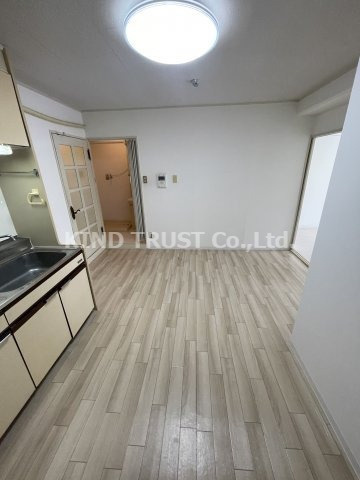 ロイヤルハイツ扇町Ⅱの居間・リビング|居間です